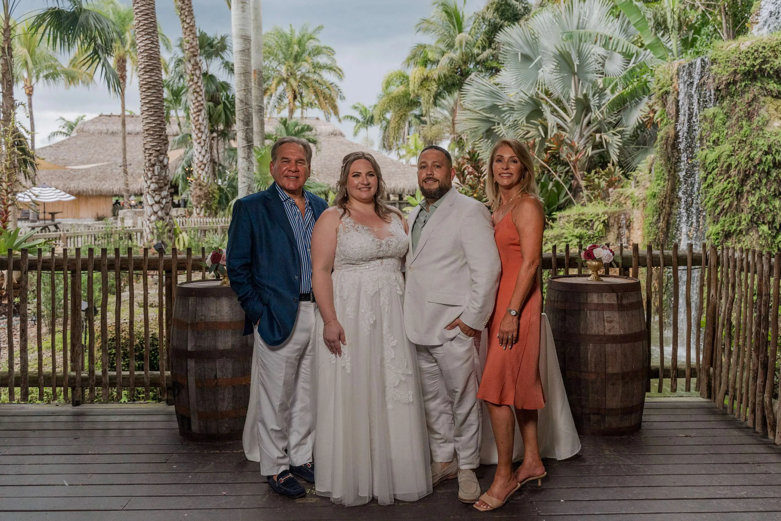 Stylish Family Picture Ideas Outfits For Unforgettable Portraits (Family & Portrait)