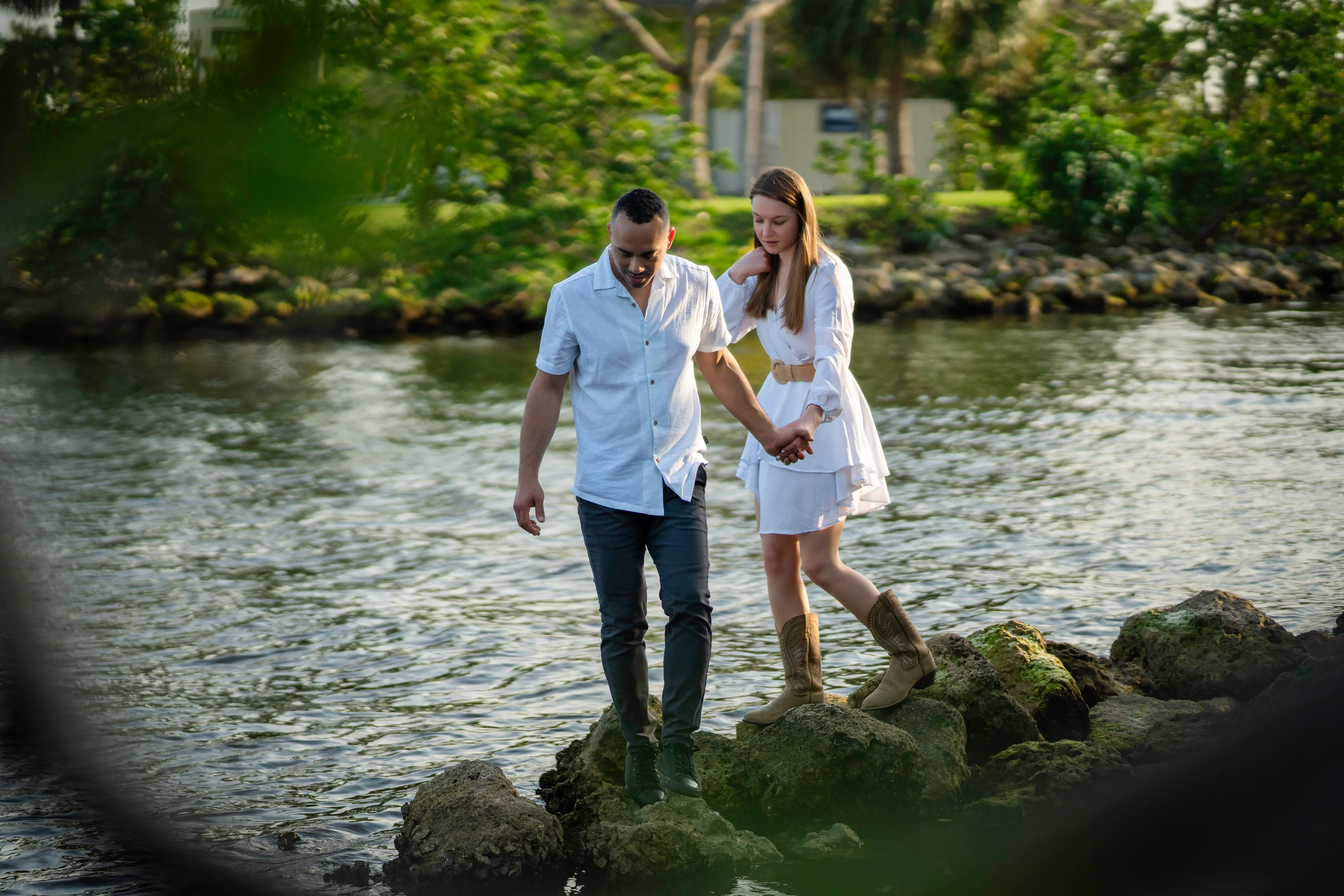 Best Poses For Engagement Photos: Look Amazing On Camera