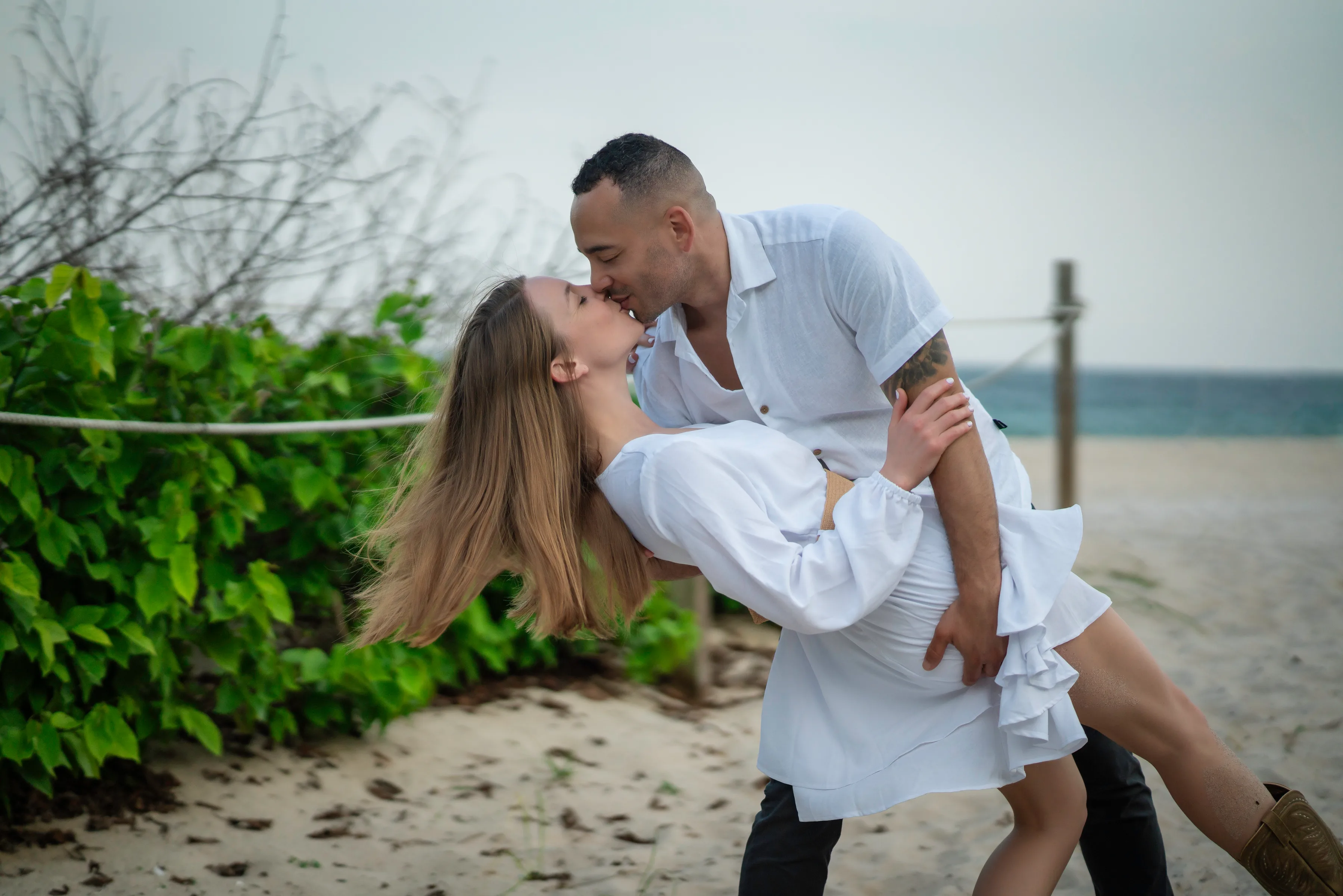 How To Plan The Perfect Beach Engagement Photo Shoot (Engagements)