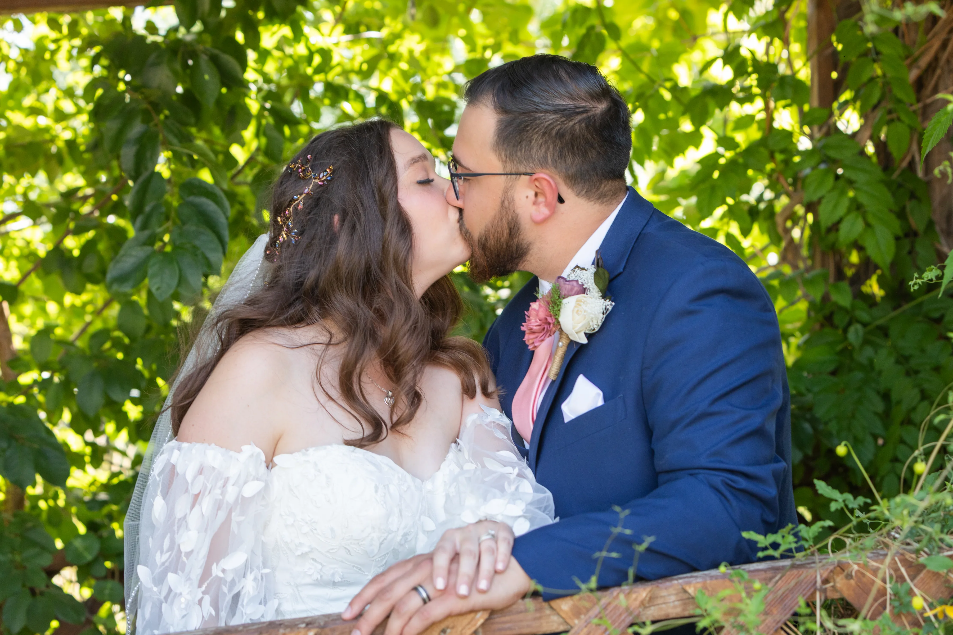 Should You Tip Your Wedding Photographer? (Honest Etiquette Guide) (Wedding Tips)
