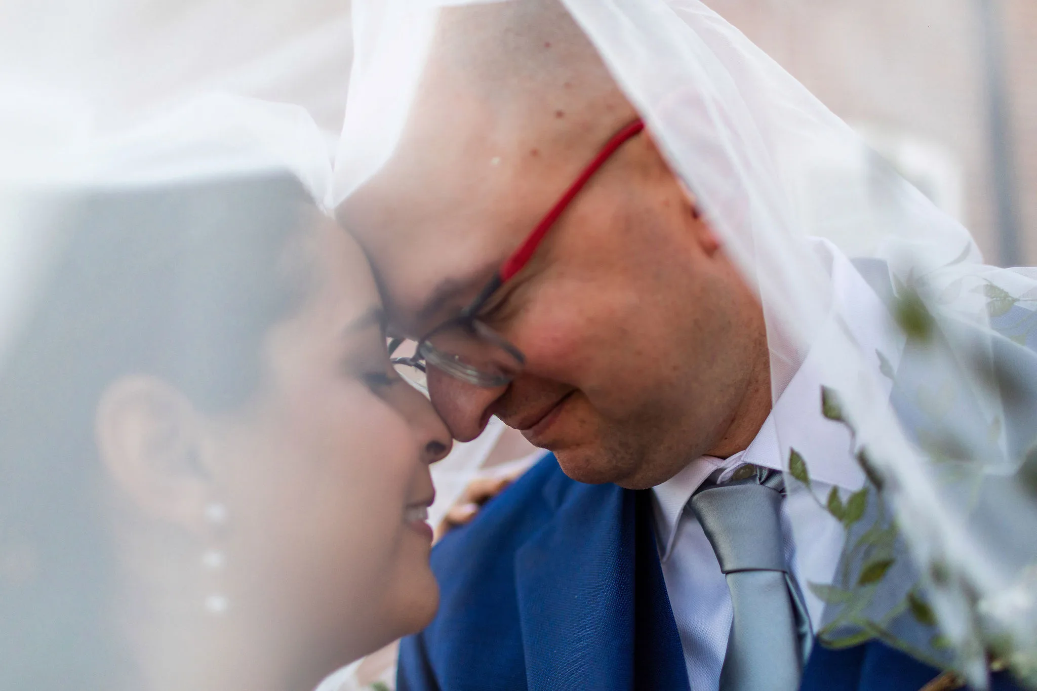 Eloping Vs Wedding: Key Differences & Photo Coverage